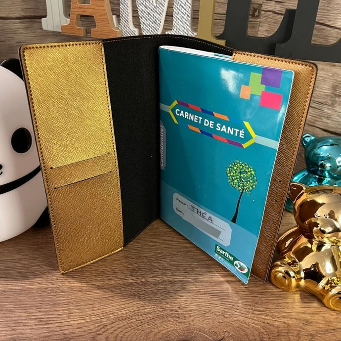 Protège Carnet de Santé Personnalisé Or Vente Privée
