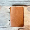 Dos du carnet de voyage en cuir marron vintage